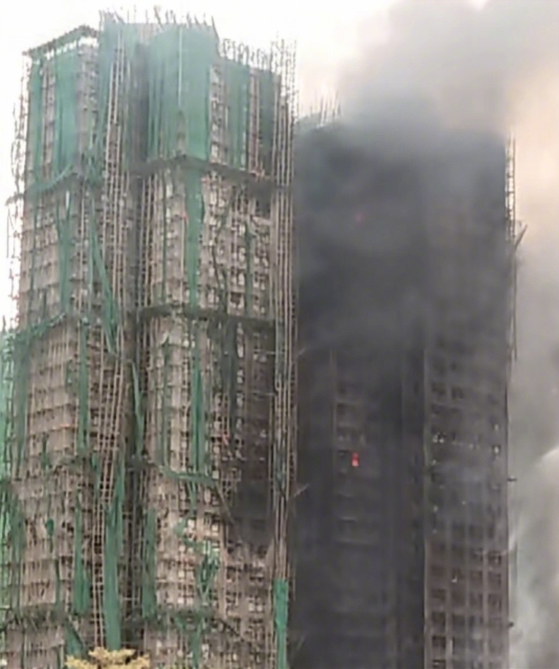 #香港火灾楼宇业主曾投诉工人吸烟#【香港宏福苑业主曾投诉施工工人吸烟，系无烟区！