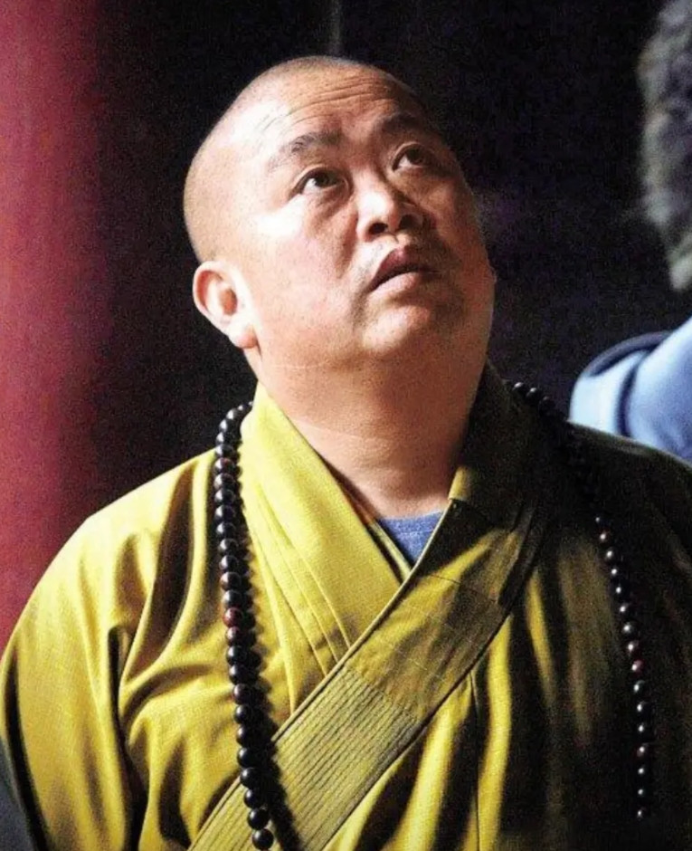 释永信生于1965年，今年才六十岁，本应该是退休的年龄，但被查了。不过，他执掌