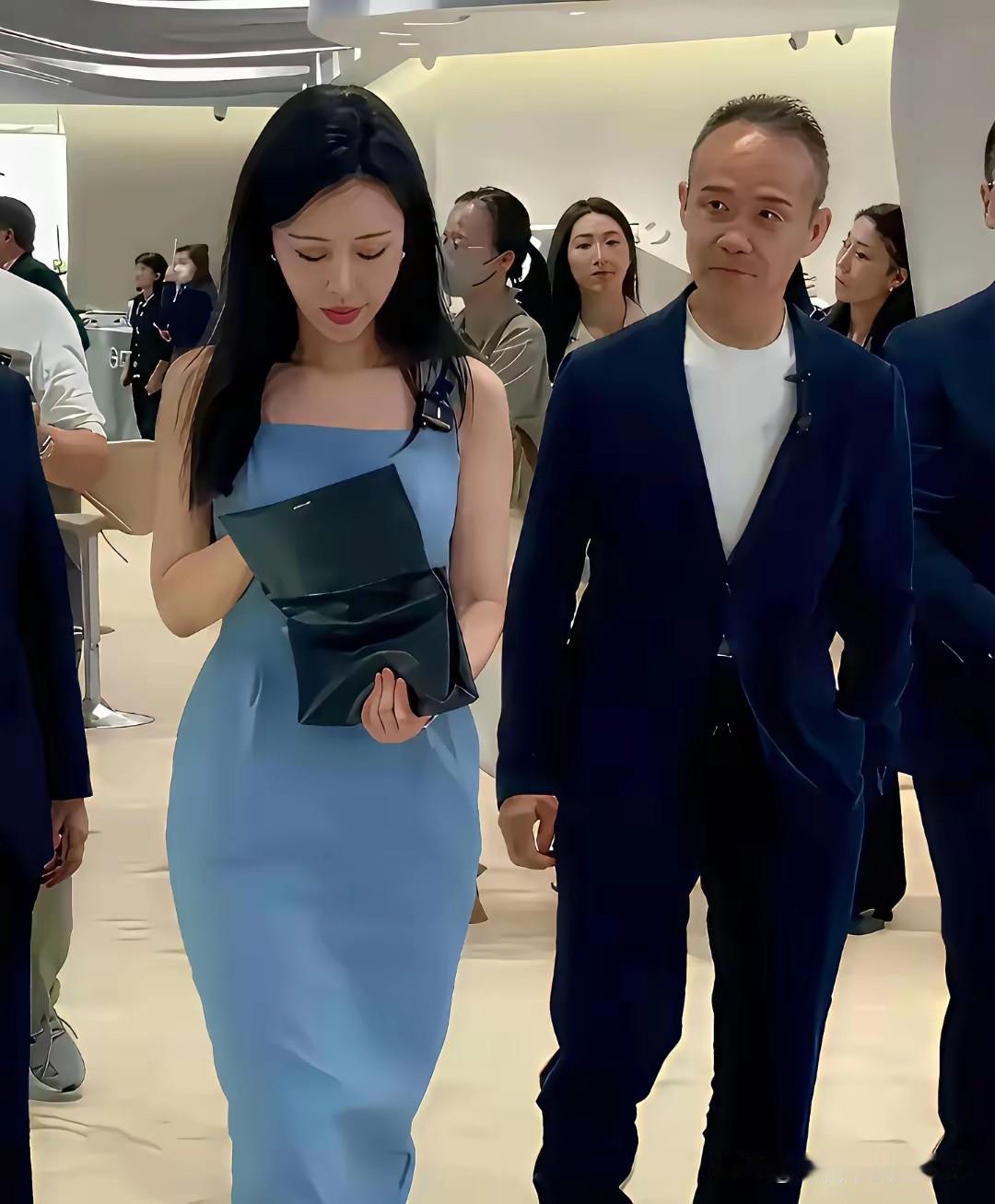 王石：一个中年男人迟到半生的叛逆！提起王石，万科创始人，商业教父，可扒开光鲜外