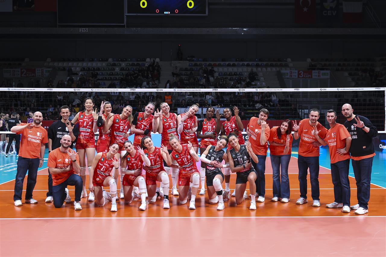 朱婷得分王，科内横扫泽仁2025-2026女排欧冠1/4决赛首回合，科内利亚