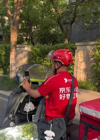 明明说的0佣金，怎么抽成比某团还狠？最近很多商家吐槽东哥，入驻京东外卖后发现跟想
