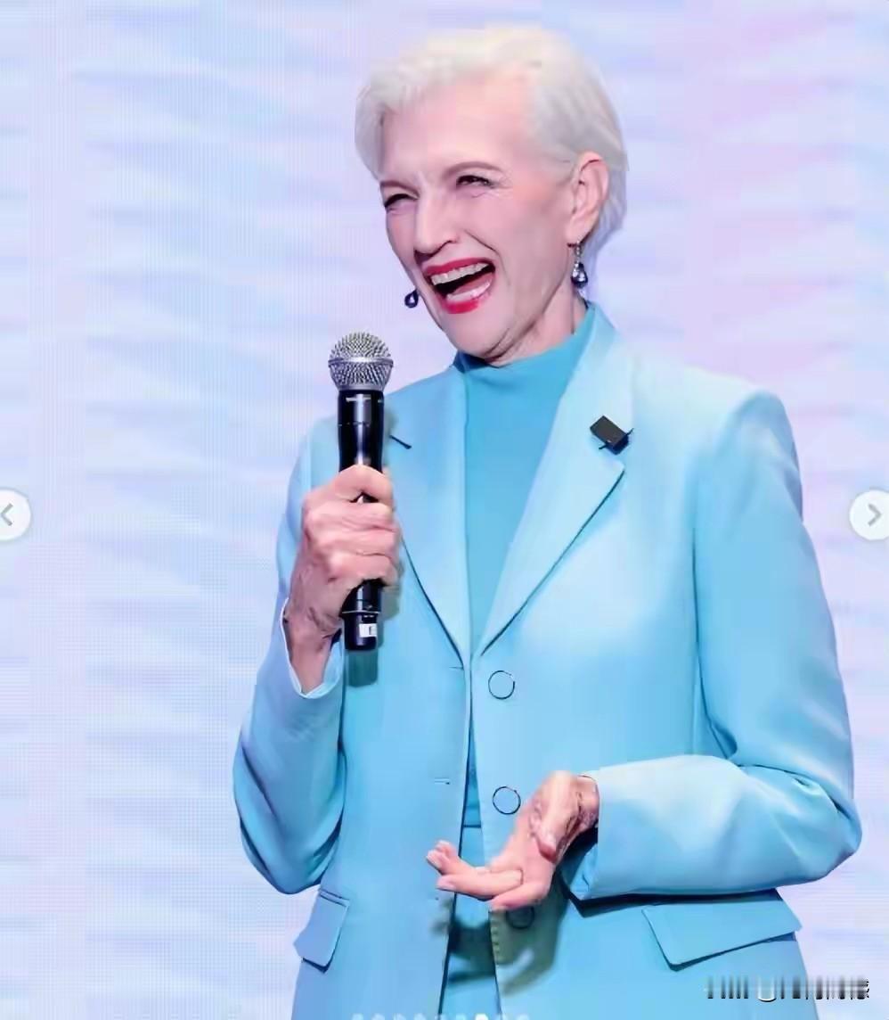 马斯克的母亲，在社交平台上，无意暴露了马斯克的家，马斯克的家，看起来是非常普通的