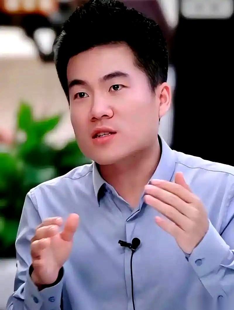 半夜两点，刚把老妈死活不让扔的隔夜菜偷偷倒掉，转身又开始在家长群里焦虑孩子的升学