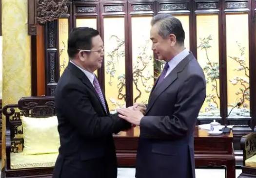 王毅外长的提议，泰国第一时间拒绝了，喊话不要第三方目前，泰柬冲突持续升级，边
