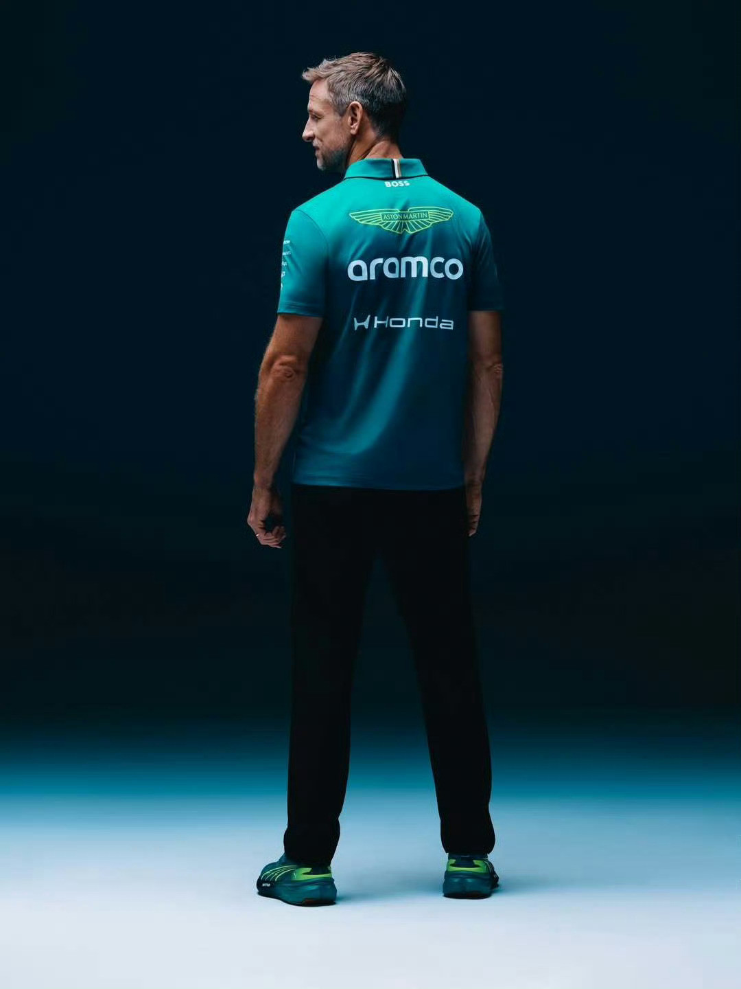 09年F1世界冠军简森-巴顿成为阿斯顿马丁车队大使，双方签下一份多年合约！巴顿将