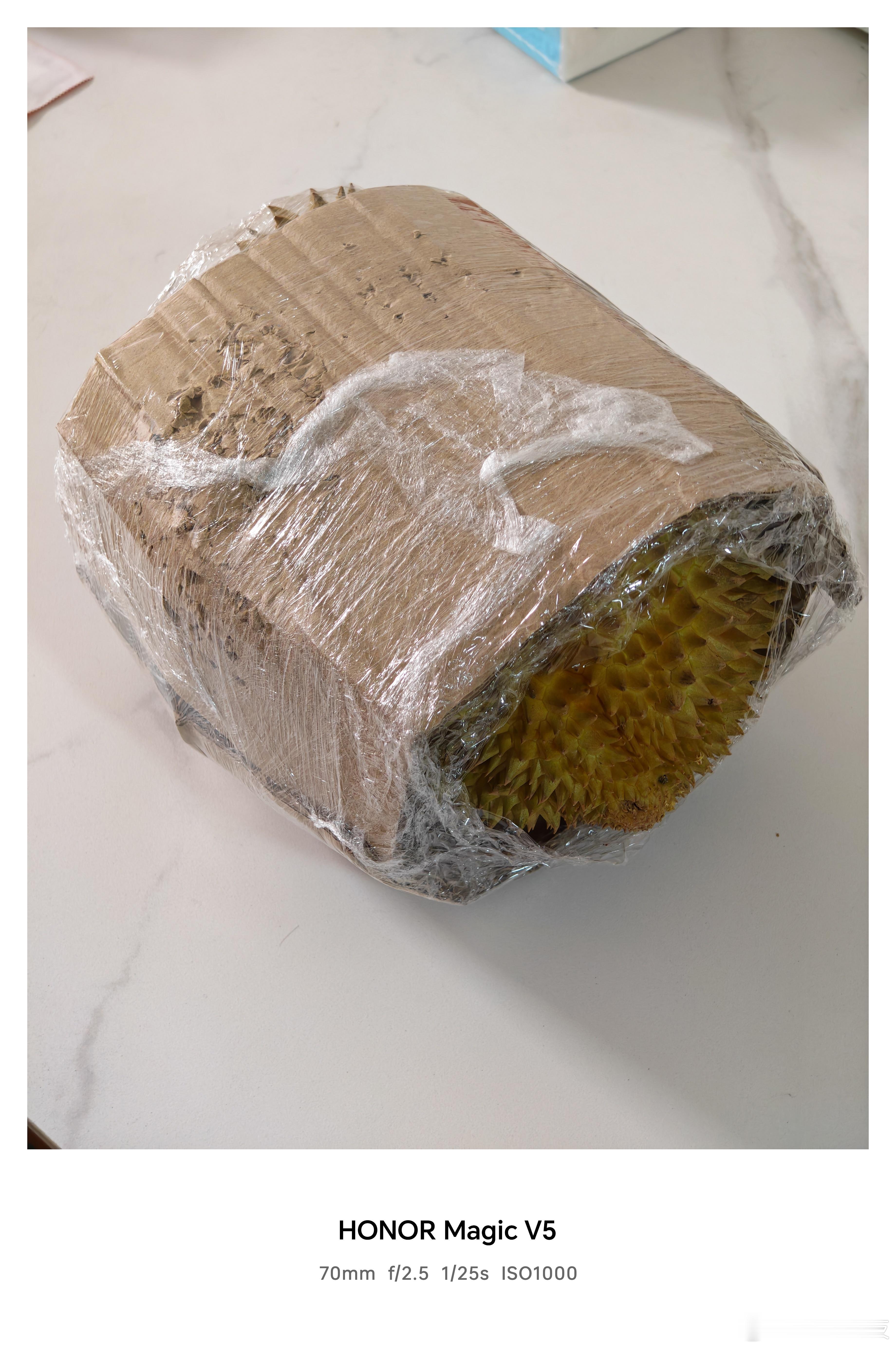好巧不巧，今晚刚好买了一个泰国金枕榴莲，而且价格还挺便宜，只要20.99元/斤，