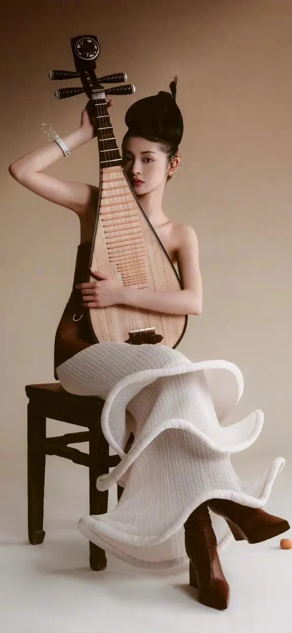 周洁琼姐姐的一组白色舞蹈服甜美系图集​​​