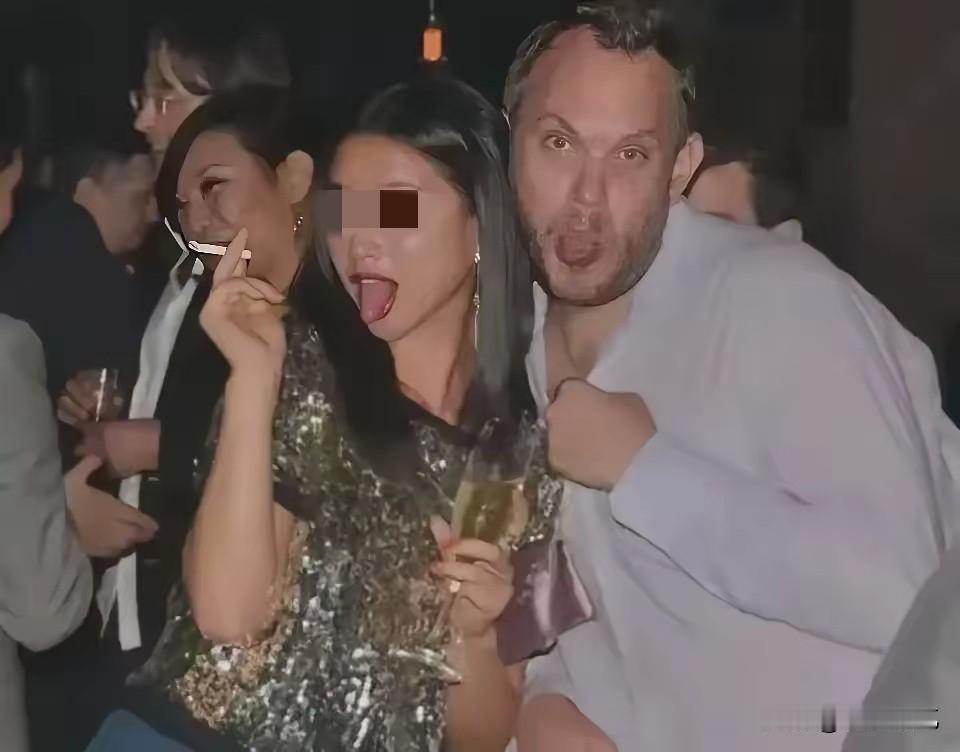 牢A说的太对了，不光是海外留学生，就是所谓的明星也难逃这样的境况。同样都是一个