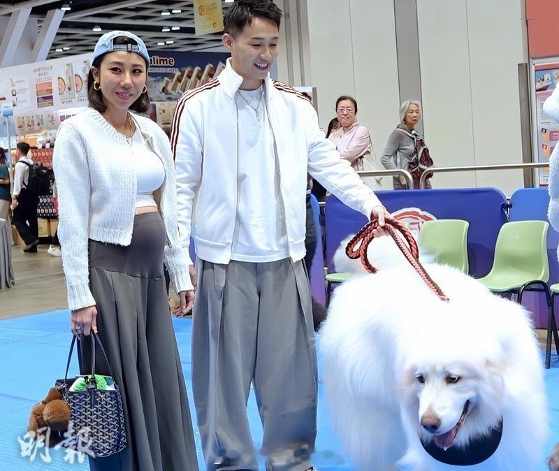 明报：容天佑宣布太太怀孕马年迎来小生命荣升新手父母容天佑去年12月与女友扶天