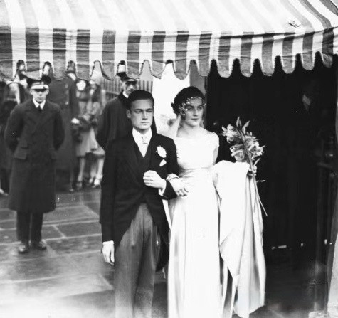 【来自投稿】1929年，19岁的英国贵族名媛戴安娜·米特福德和豪门子弟布莱恩·吉