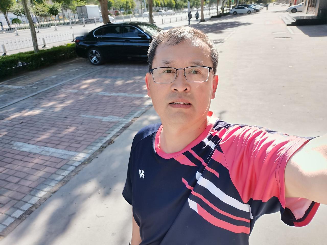 戒烟就必须憋住一口气1、戒烟就必须憋住一口气。憋一周，戒断反应就扛过去了。