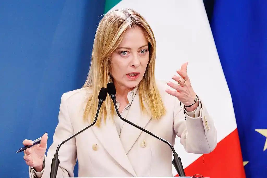 联合国维和部队居然被公然挑衅，这事直接在意大利炸开了锅！4月8号这天，意大利一支