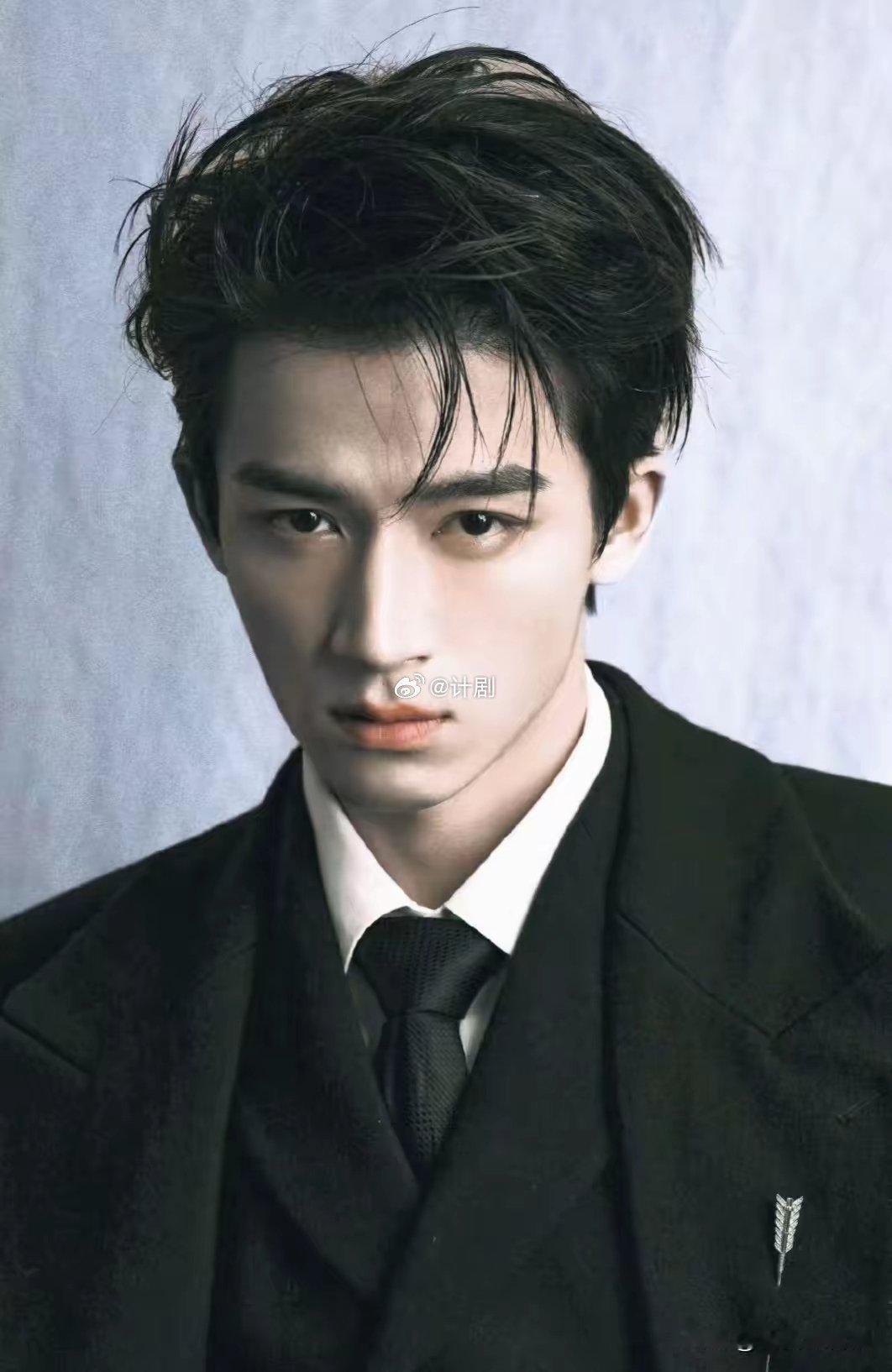 我能接受王星越和白鹿四搭也能接受他和一众美女组cp但万万不能接受他的年龄居然才2