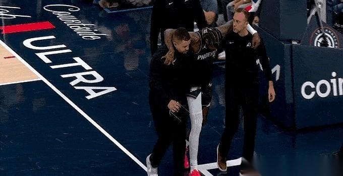 自己走都走不了了。大腿拉伤，被俩人搀着下去的。我当时就心里咯噔一下，完了，这