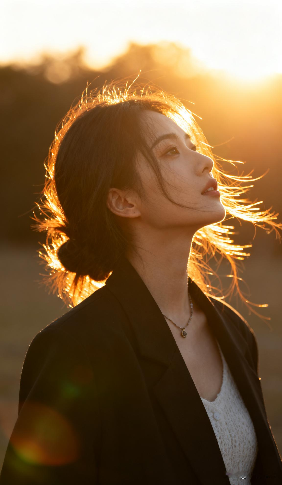 “人生最大的报应就是婚姻，最深的觉醒也是婚姻。你遇见谁，和谁结婚，然...