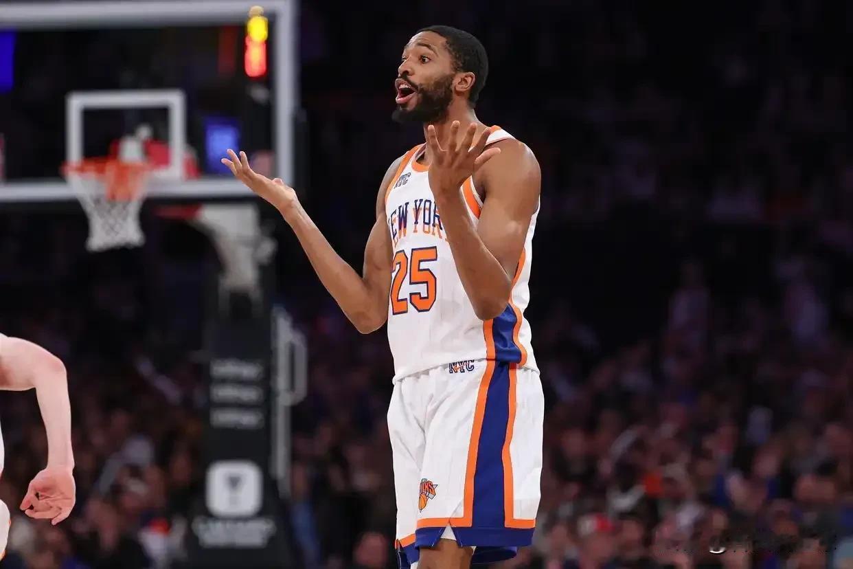 阴差阳错？今天NBA东部决赛第二回合比赛中，纽约前锋布里奇斯在比赛最后时刻空中拦
