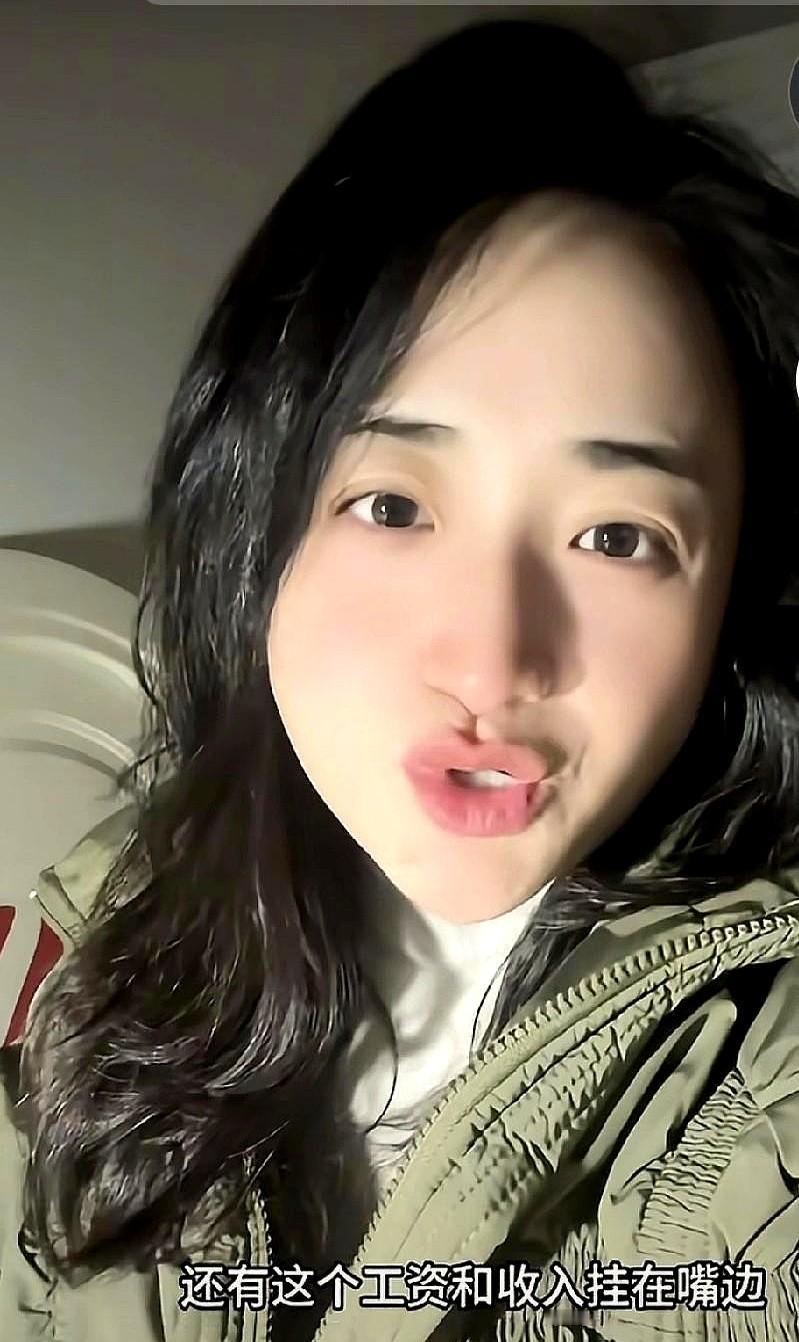 大龄剩女网红雅典娜35岁才痛苦地领悟到。她在相亲时总把自己的车房和高学历摆出来