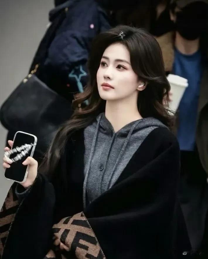 那时候网友们评论的四普女明星里有白鹿我简直要惊呆了，不过也有可能是个人审美不同，