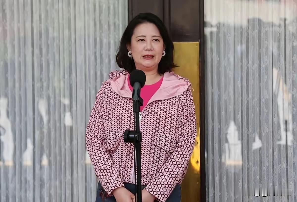 5月2日，吴思瑶放话声称，当中国设下封锁红线，政府努力做这么多安排，不能任由中国