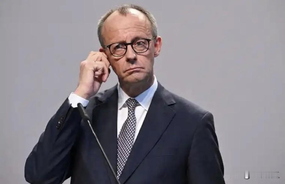 德国总理梅尔茨烦死了，本来国内乌克兰人就多了，波兰这么一驱赶，很多人千辛万苦跑出