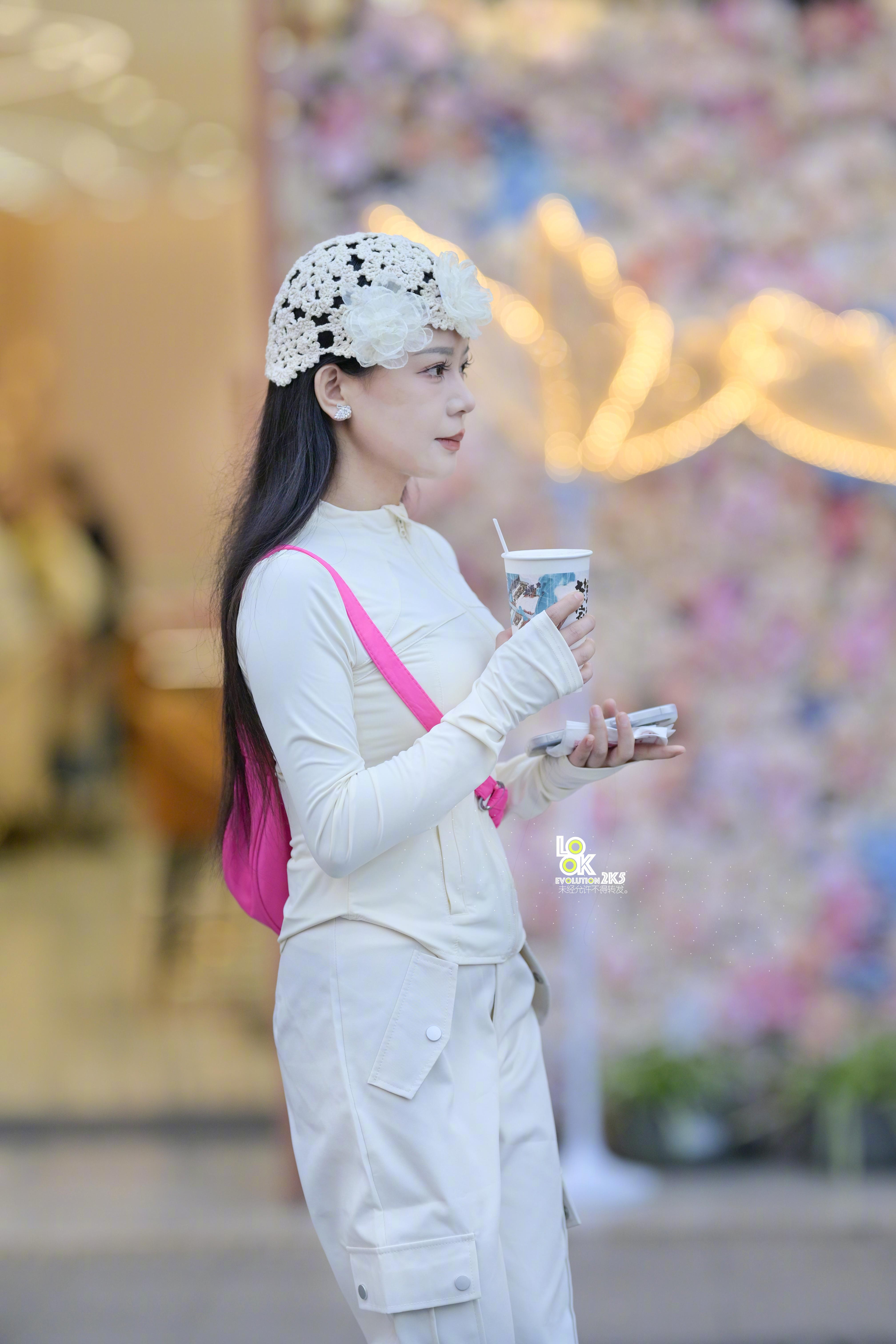 这个帽子我是第一次见真人带过，其余时间都是在电视上看某跳舞明星带。一般人真的驾驭