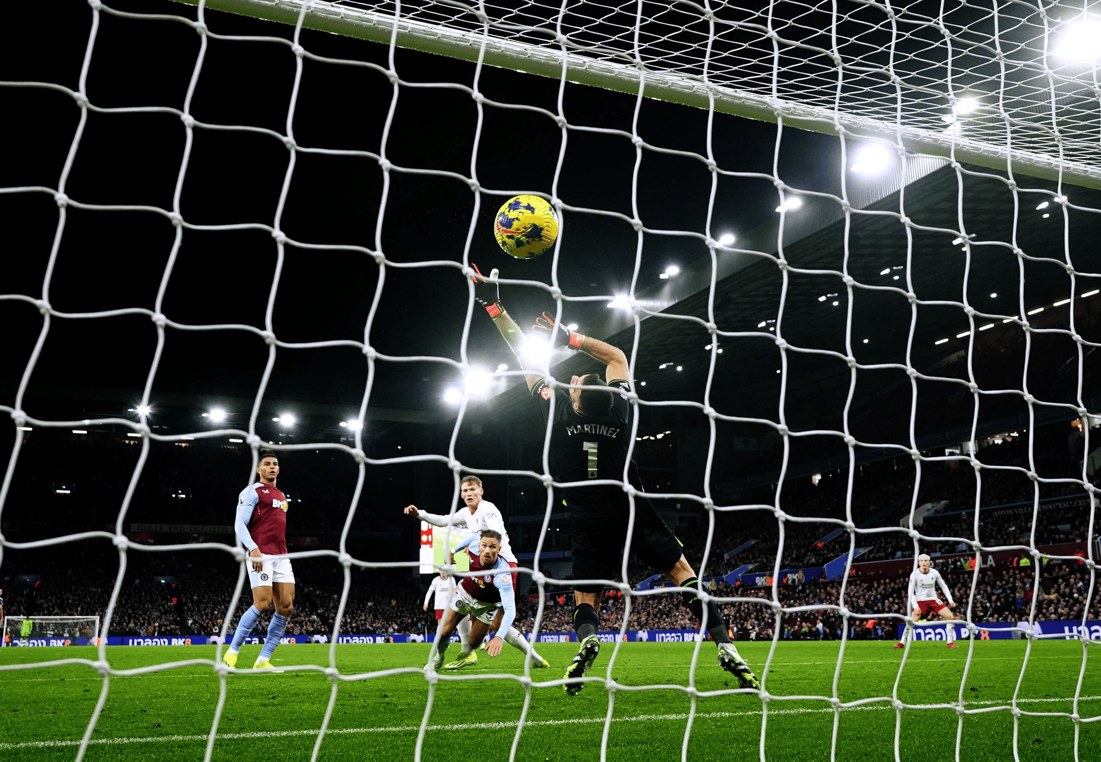 维拉近26次英超主场对阵曼联只赢过1场, 上赛季0-0战平