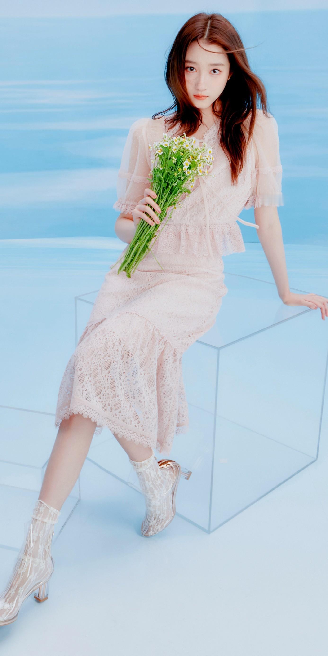 关晓彤青春感壁纸：纱裙轻盈，娇俏靓丽​​​