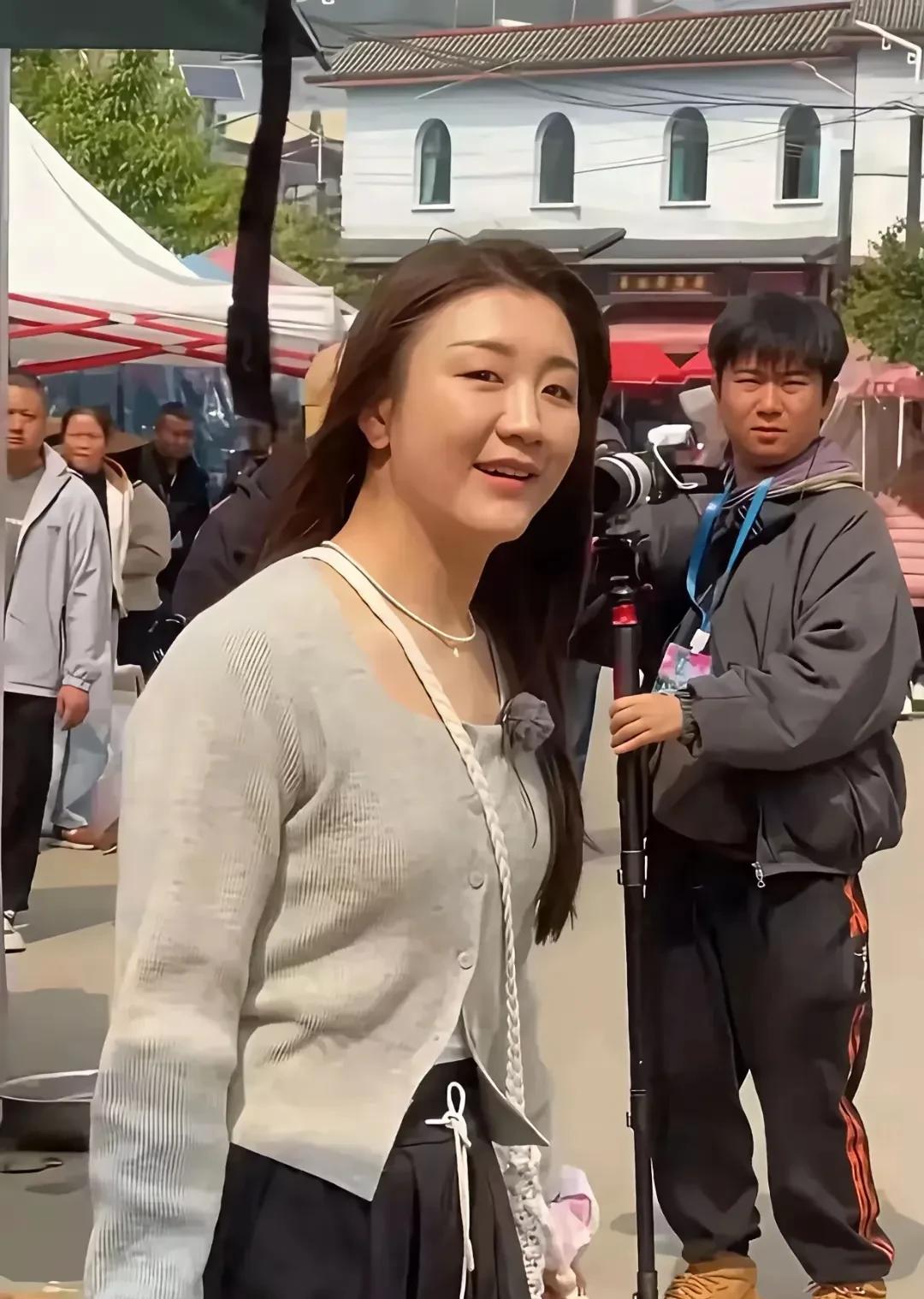 一旦退役了，就没有什么炒作的机会了，这个姐时不常能爆出金句，说什么还要再打一届奥