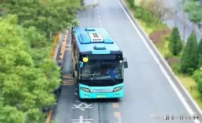 西安公交站点调整信息：1.521路开往土门方向，“陕西历史博物馆”站由⼩寨东