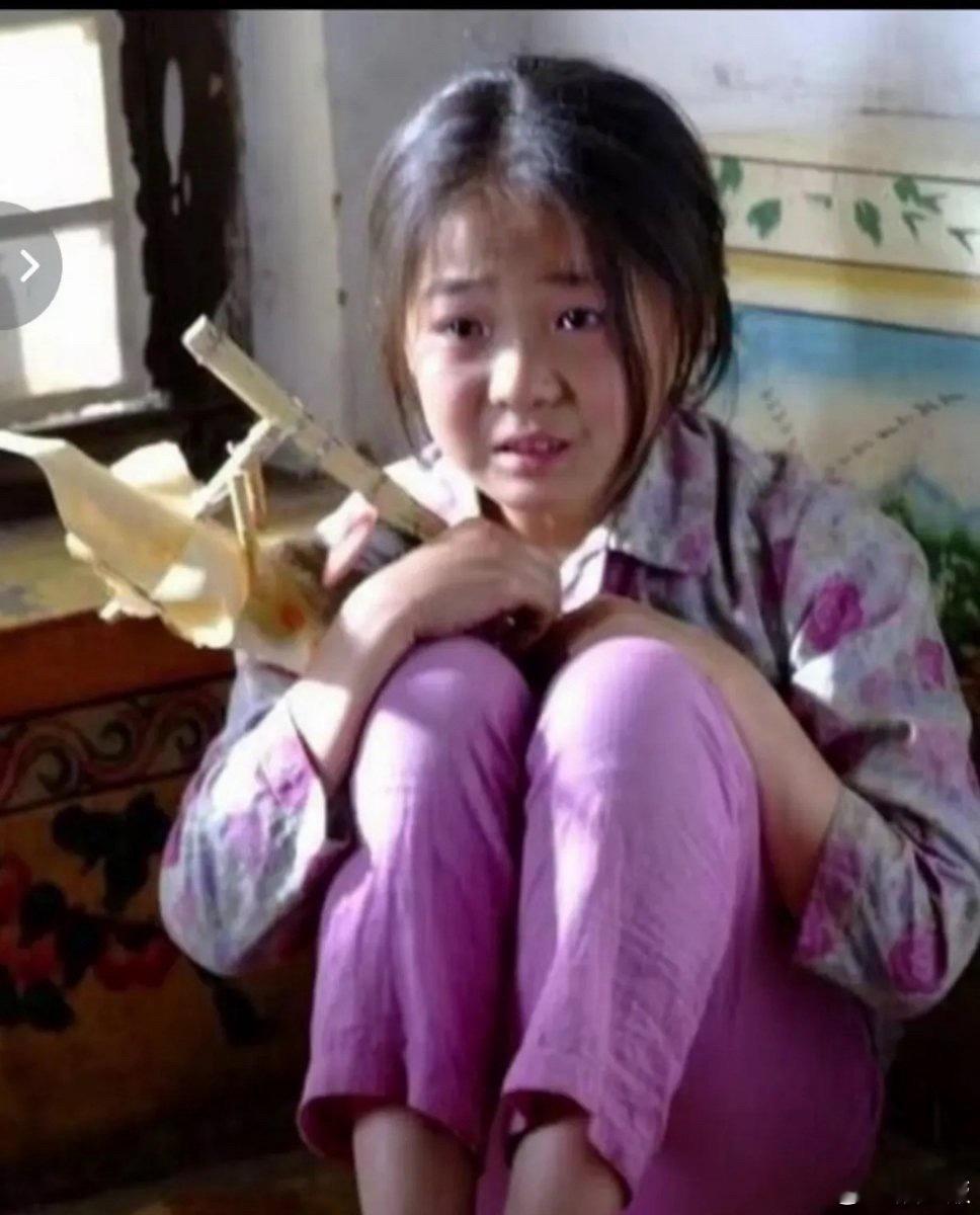 认识这个小姑娘的最起码40岁以上了，现在小姑娘变成了大美女！​​​