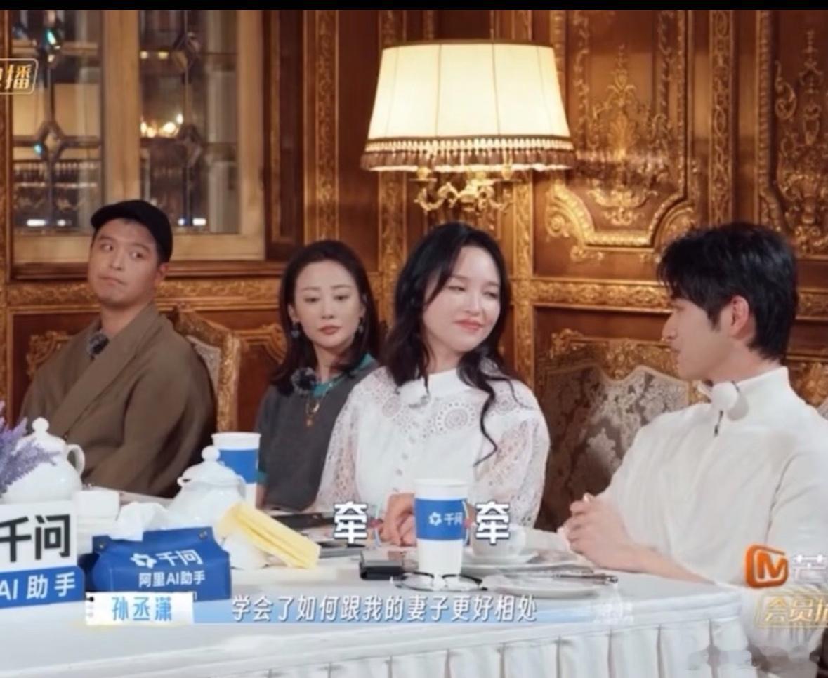 李纯这暗戳戳的眼神，看着有点不开心啊，节目组给每一对选衣服的时间，结果啥也没买，