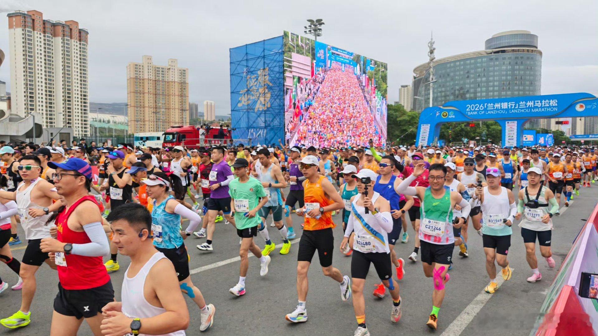 今早，你在赛道上奔跑，我在屏幕前为你鼓掌。感谢荣耀600让每一个咬牙坚持的瞬间