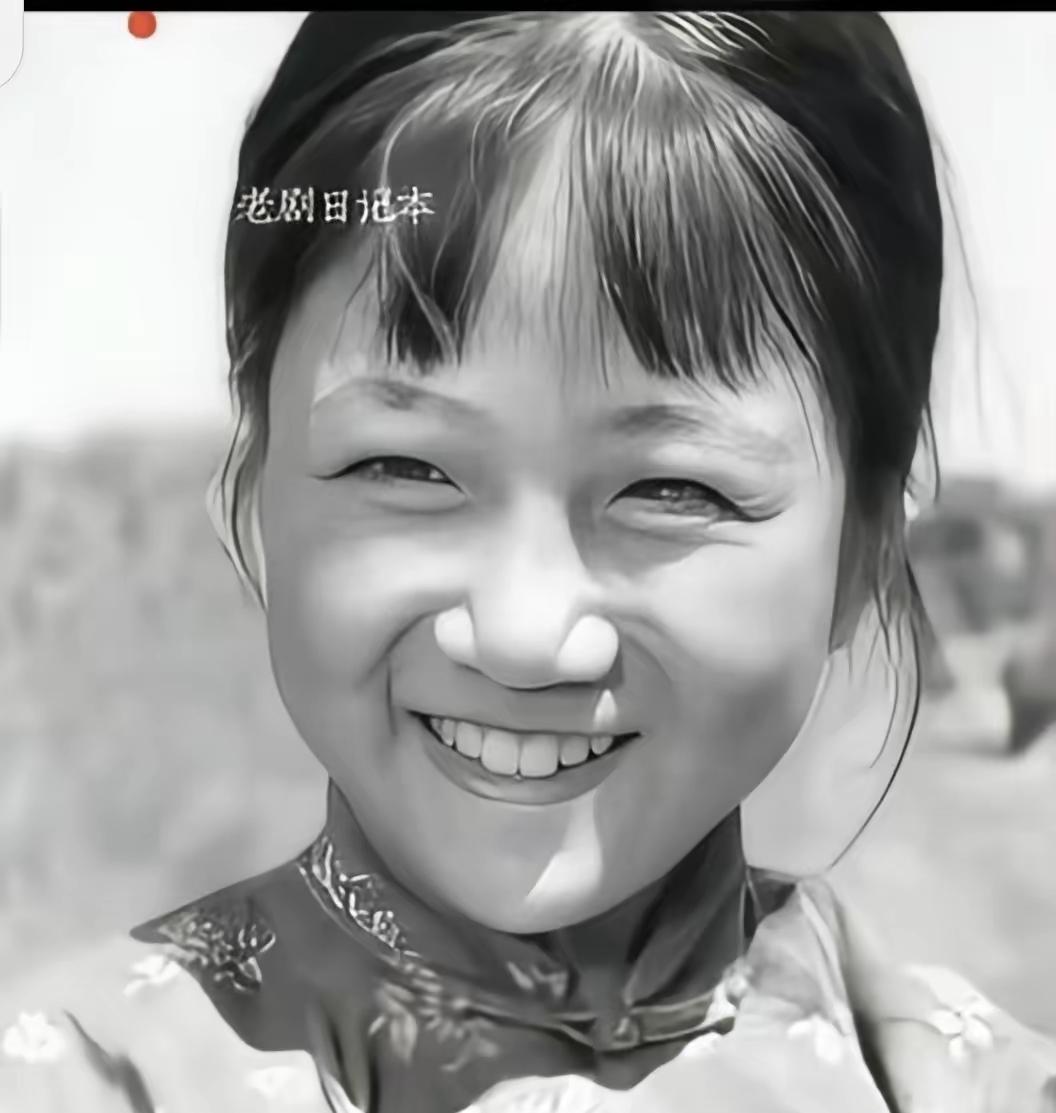 土生土长的北京姑娘李小燕，是当年小有名气的童星，她插过队下过乡，也做过电影协会编