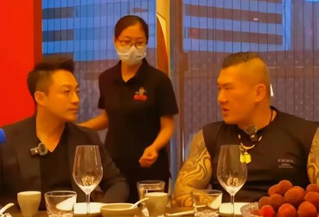 小汪带馆长逛北京火了!小汪这次陪馆长逛北京人们看了心里确实很舒服馆