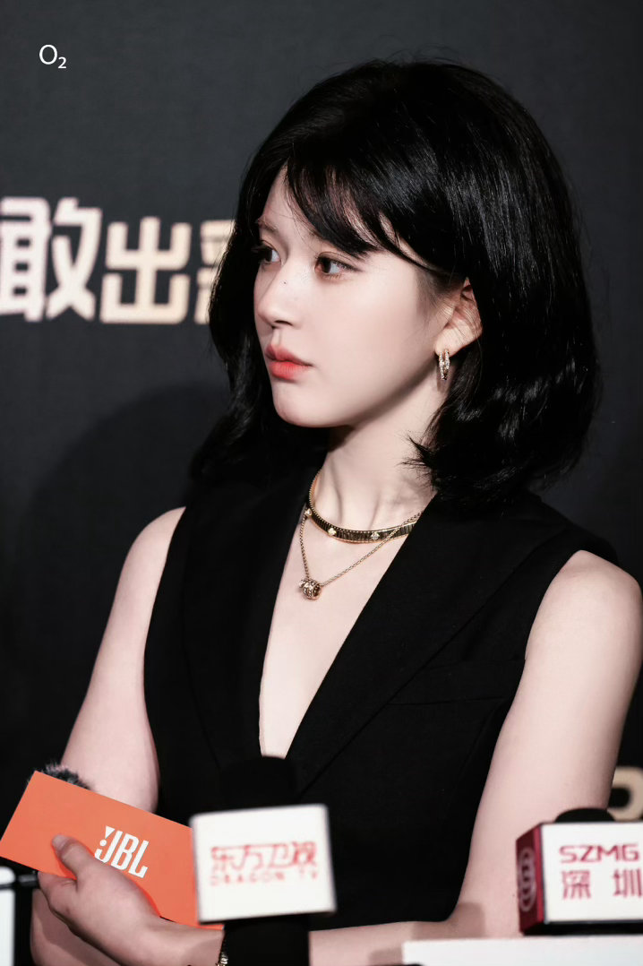 短发清冷御姐风​​​