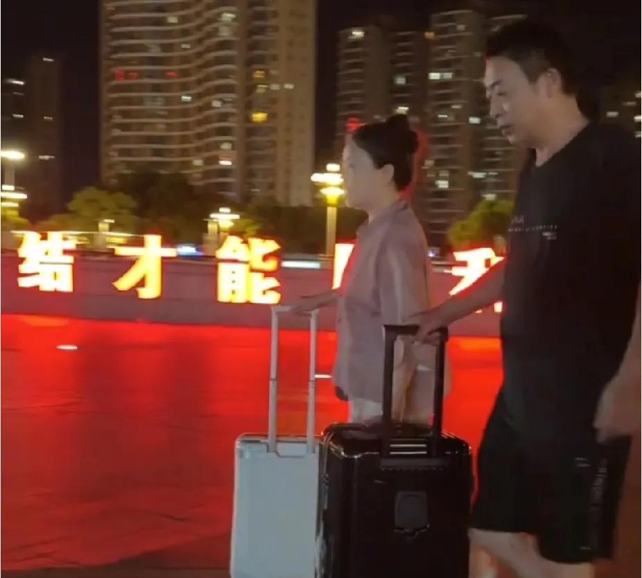 柴桑大姐直播深度剖析：一场牵动人心的博弈背后，真相为何步履维艰？柴桑大姐在直播