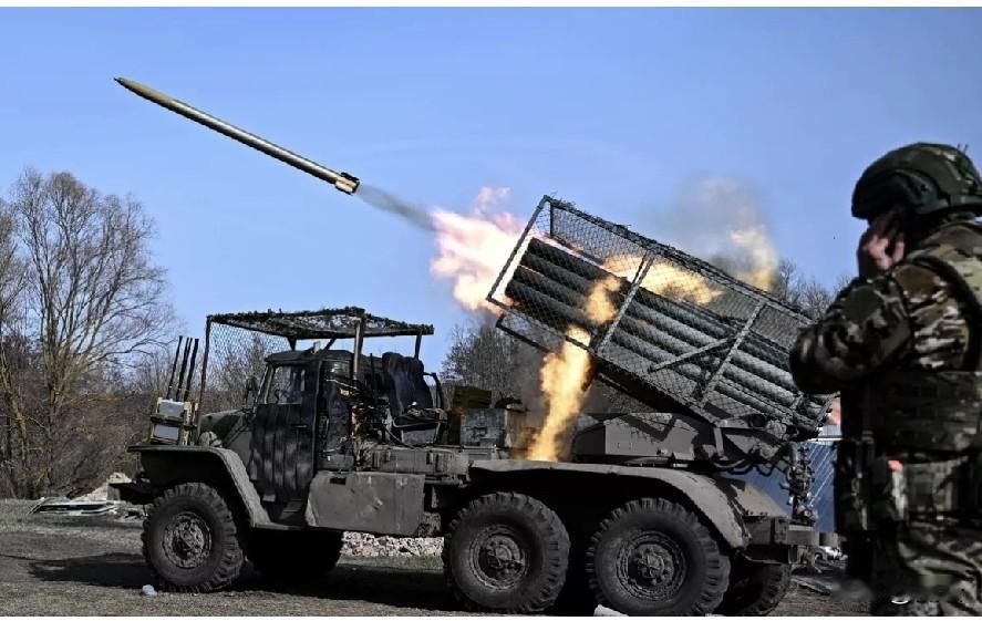 俄军解放扎波罗热州瓦尔瓦罗夫卡村12月14日，俄卫星社消息，俄罗斯国防部于