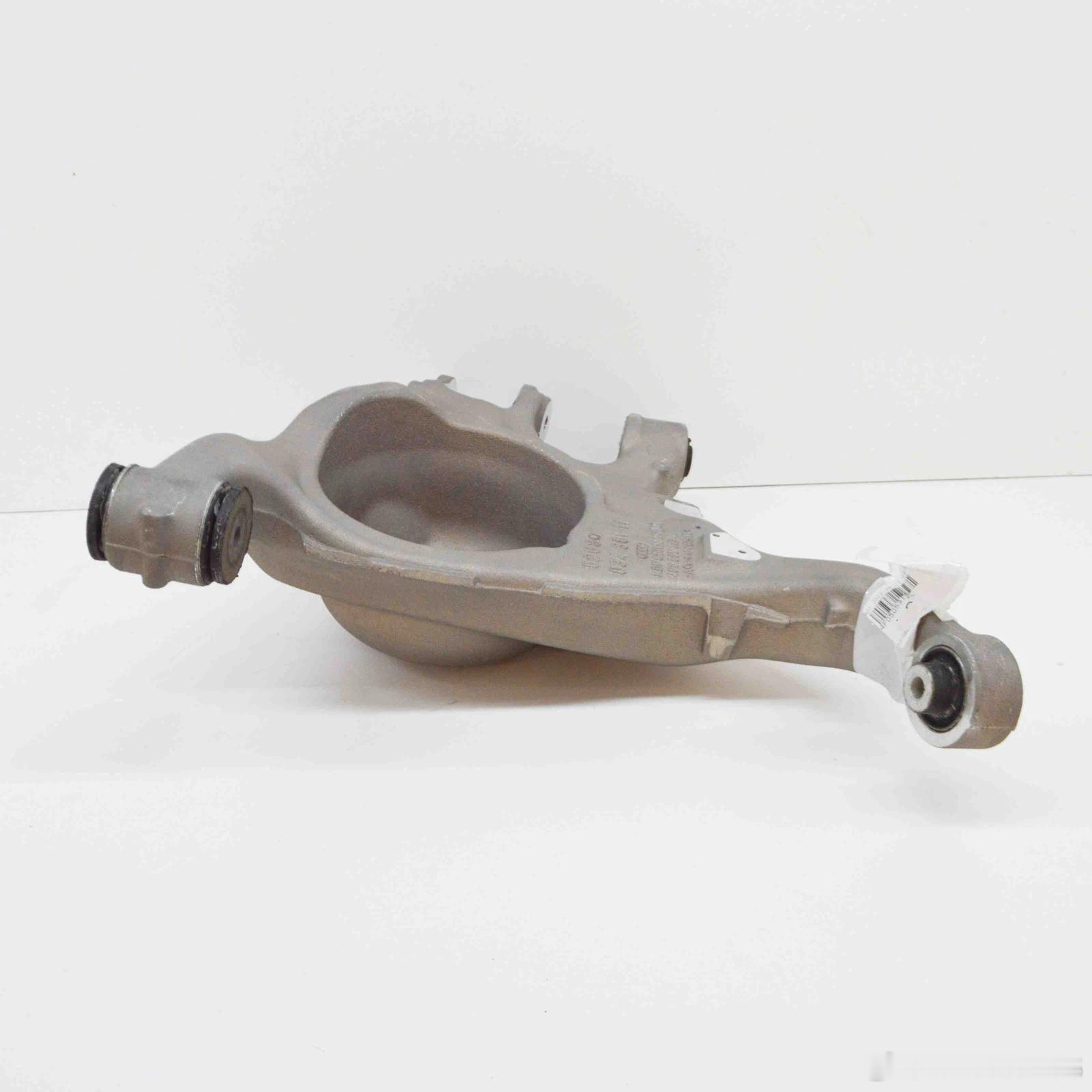 奥迪C6的Allroad。。。应该是铝下臂的柳堡腿。。。