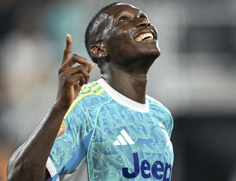 著名记者罗马诺更新个人播客视频，谈到了多位球员以及多支球队的引援情况。【罗马诺：