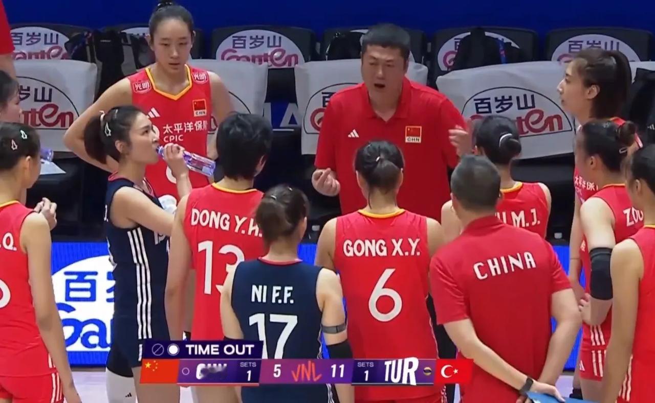 好可惜，中国女排第四局四个赛点未拿下被土耳其逆转！要打决胜局了！