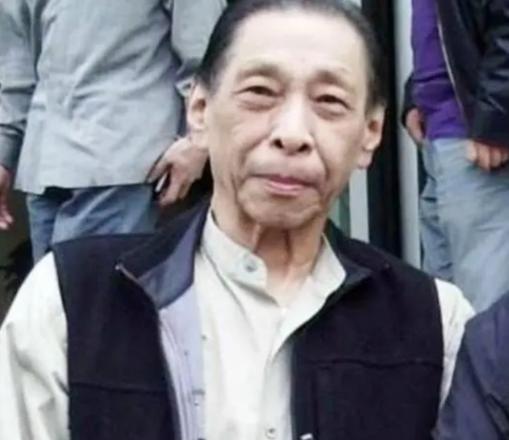 1991年，杜月笙的儿子杜维善来到北京，打算收回父亲购置的四合院，但住户拒不承认