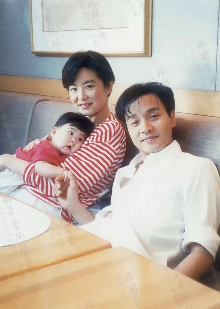 25年前张国荣去探望刚升级做妈妈的林青霞