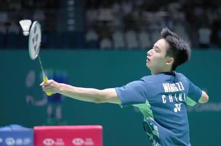 全运会羽毛球刚刚结束了一场男单1/16决赛，湖南队的王正行，直落二局，21-12