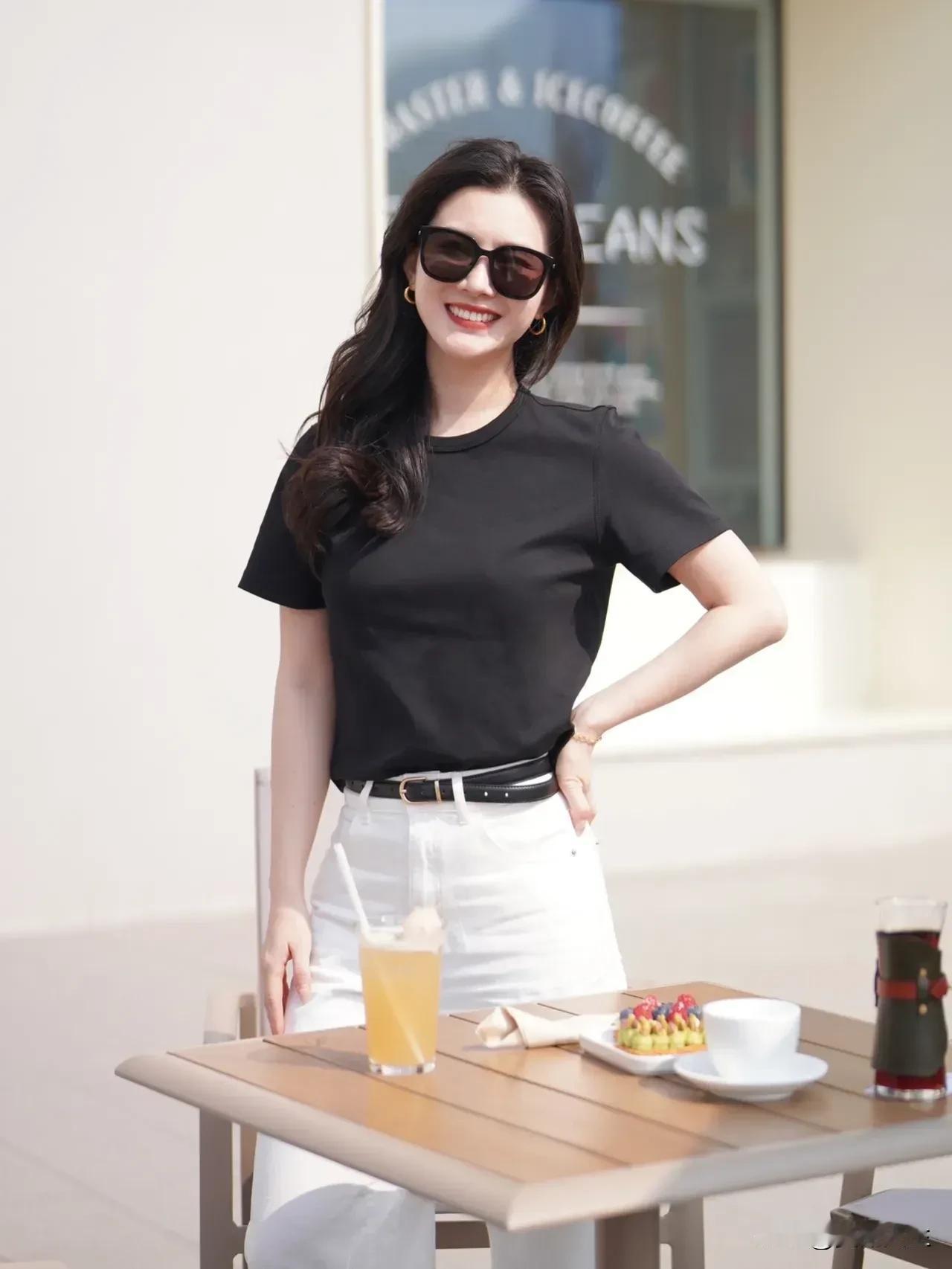 广州的美食文化以其丰富多样和独特的风味吸引着无数食客，从街头小吃到高档餐厅，每一