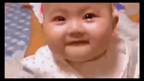 断奶第三天宝宝盯着妈妈，小嘴一撇，眼圈红了“妈妈，你为什么不要我了？”妈