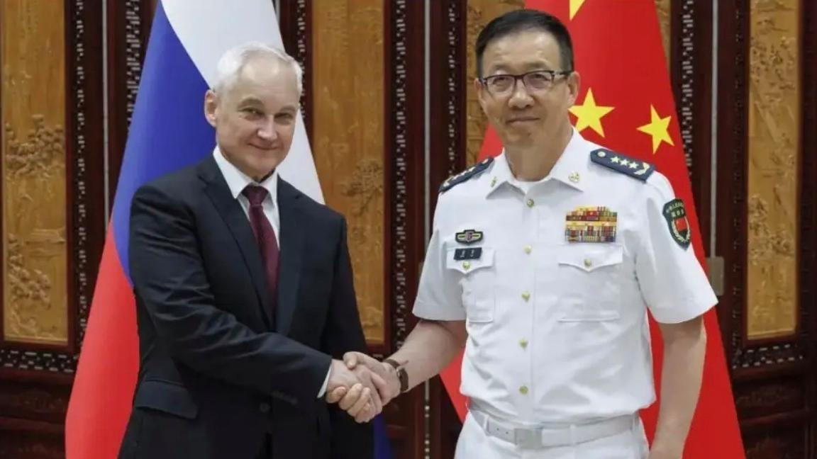 敏感时刻！中俄防长通了个电话，释放三个关键信号据报道，中俄防长开了个视频通话