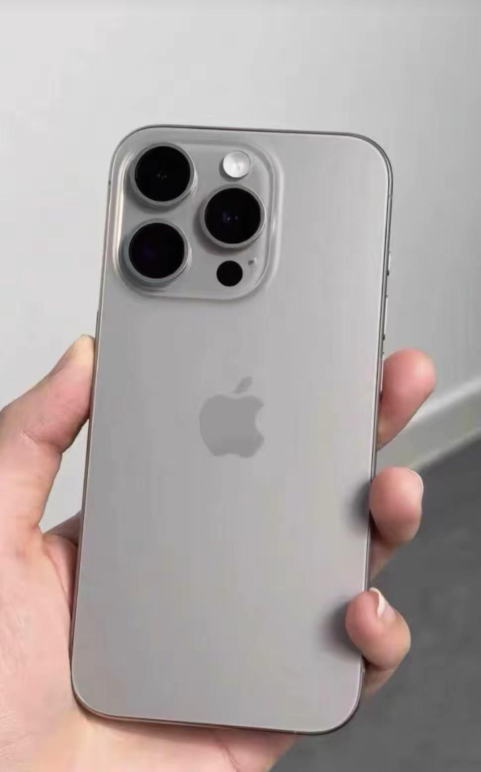 iPhone15ProMax简直是目前最值得入手的二手iPhone，没有之