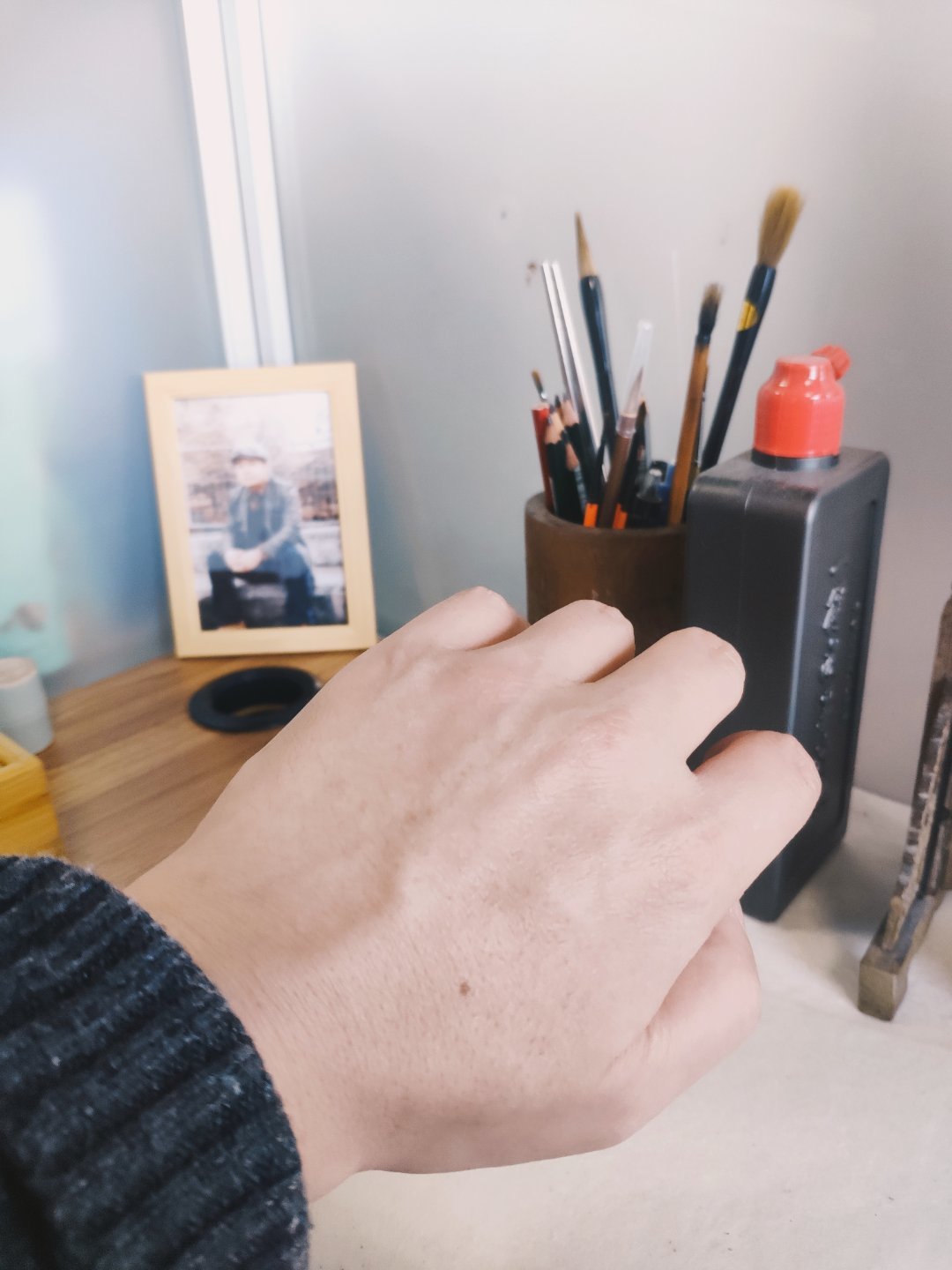 左手突然长了一颗痣，是前世留下的痕迹。上辈子欠的债，用这辈子被辜负来还。痣出，代