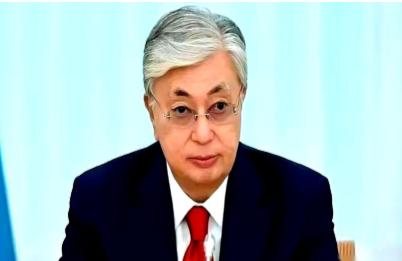 哈萨克斯坦的石油贸易，藏着个让人看不懂的操作。明明和中国有着3000多公里边境线