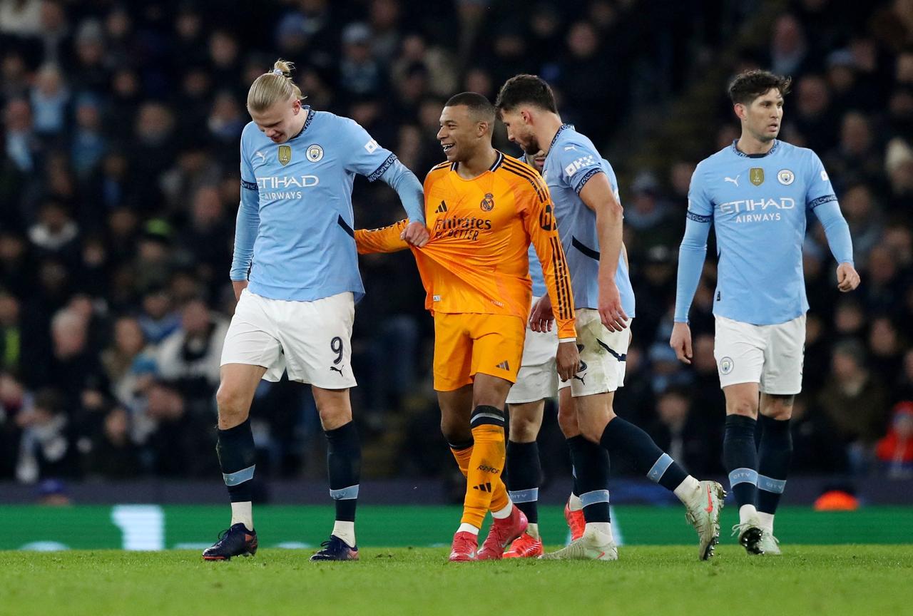 维尼休斯下赛季有可能离开皇马,据说皇马想要引进哈兰德。感觉买哈兰德的可能性不大,